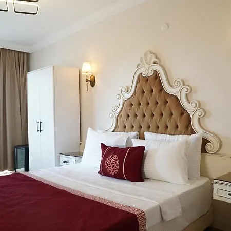 Palace Bed & Breakfast *